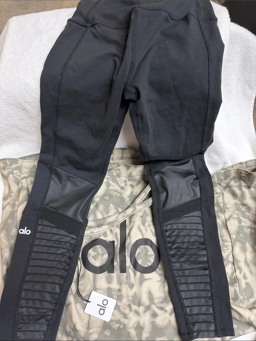 ALO Yoga Black Leggings with Ribbed Side Panels